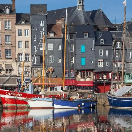 Modern Townhouse In With Secure Parking Holiday home Honfleur