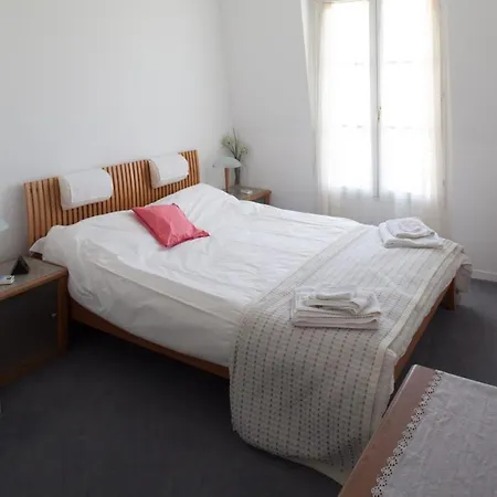 Modern Townhouse In With Secure Parking Holiday home *