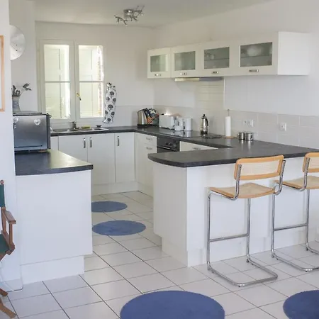 Modern Townhouse In With Secure Parking Holiday home *