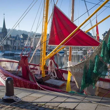 Modern Townhouse In With Secure Parking Honfleur