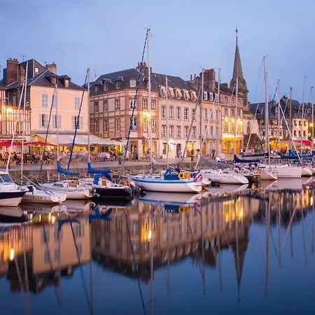 Modern Townhouse In With Secure Parking Holiday home Honfleur