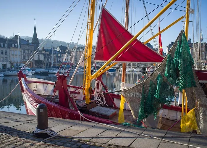 Modern Townhouse In With Secure Parking 옹플뢰르