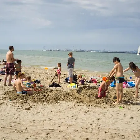 Дом отдыха Modern Townhouse In With Secure Parking