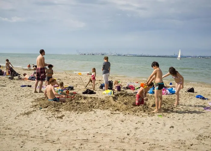 Prázdninový dům Modern Townhouse In With Secure Parking