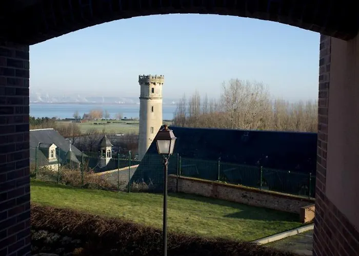 Modern Townhouse In With Secure Parking Holiday home *