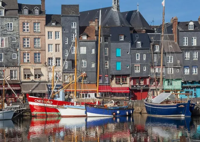 Modern Townhouse In With Secure Parking Holiday home Honfleur