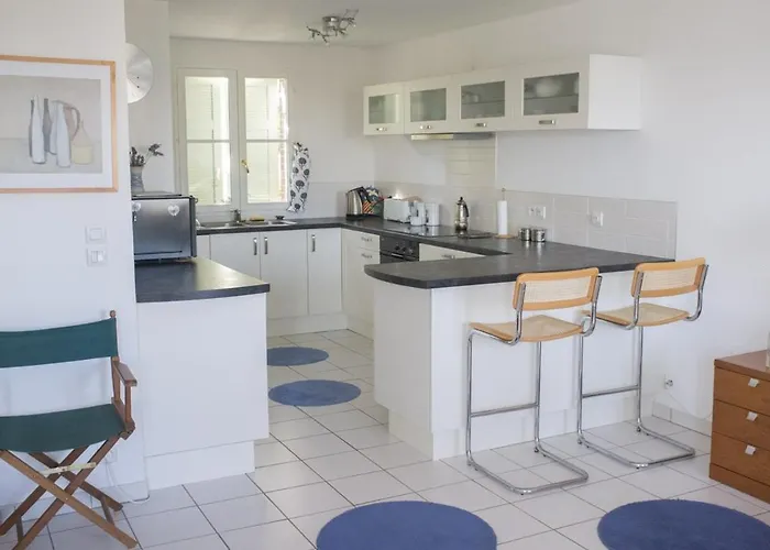 Modern Townhouse In With Secure Parking Holiday home *