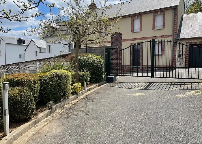 Modern Townhouse In With Secure Parking * Honfleur